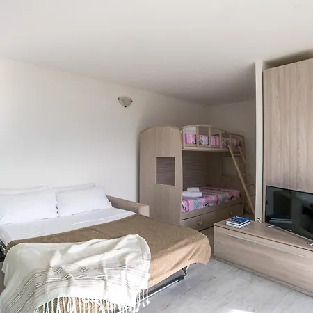 Guesthost - Mandello Studio Apt With View & Parking شقة مانديلو ديل لاريو